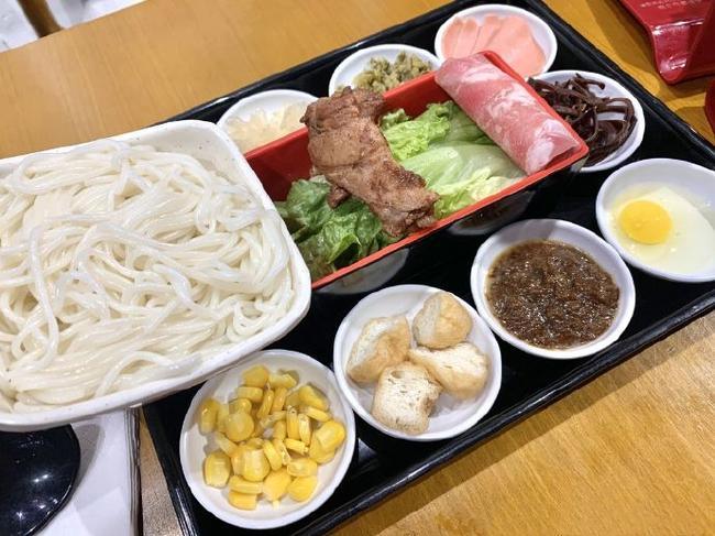 十秒到云南過(guò)橋米線不斷進(jìn)行技術(shù)升級(jí)，發(fā)展趨勢(shì)越來(lái)越好